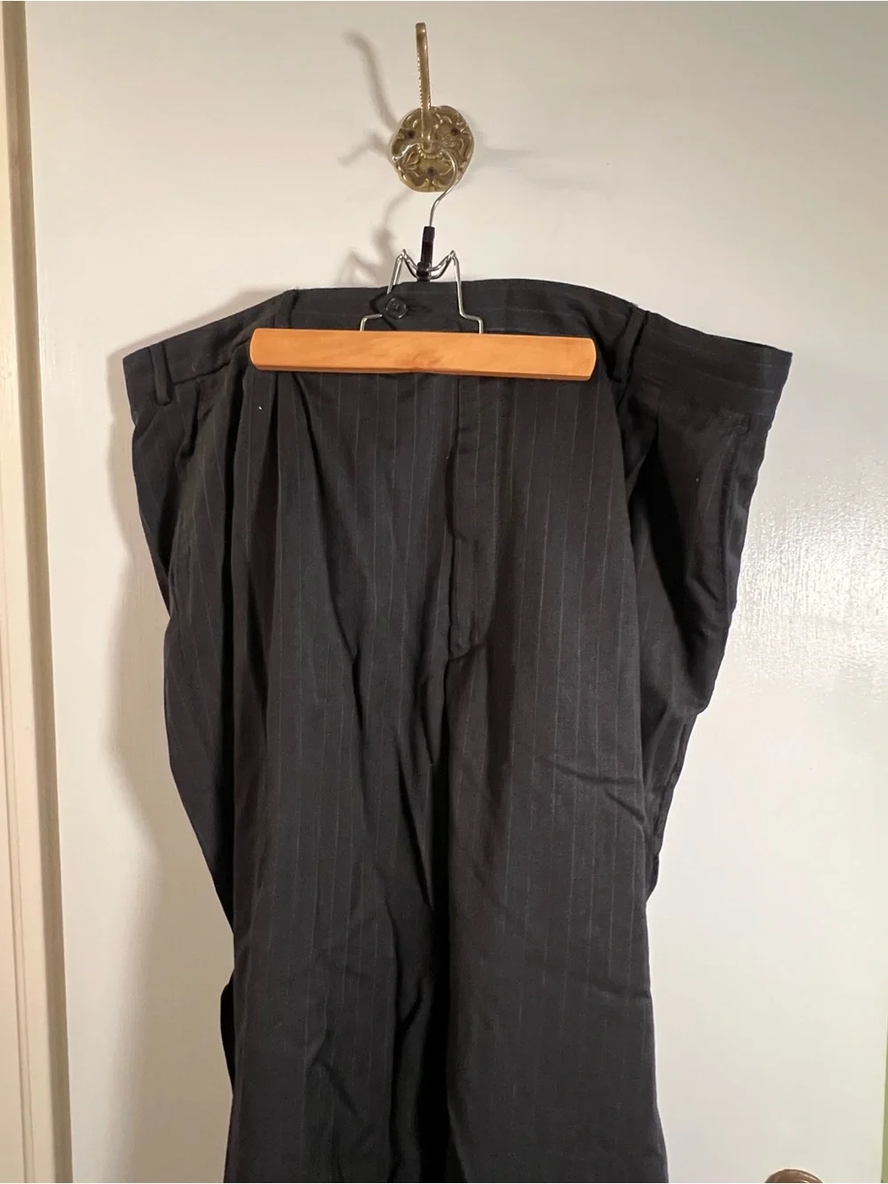 Mens Size 45R Dress Pants Trousers Pleated Black Pinstripes Straight Leg Pockets